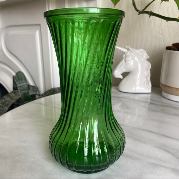 VINTAGE • Hoosier Green Glass Vase Swirl Pattern Pressed Indiana Bohemian Retro - Picture 2 of 8